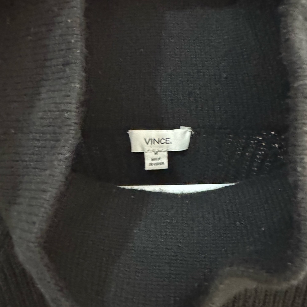 Vince women’s Turtleneck Sweater - Picture 3 of 4